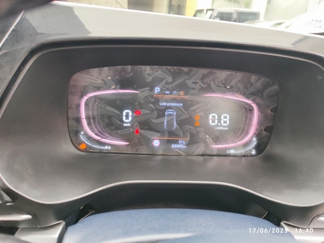 Second-hand 2022 Kia Carens Luxury Plus Diesel AT 6 STR BSVI for sale in Jaipur-11