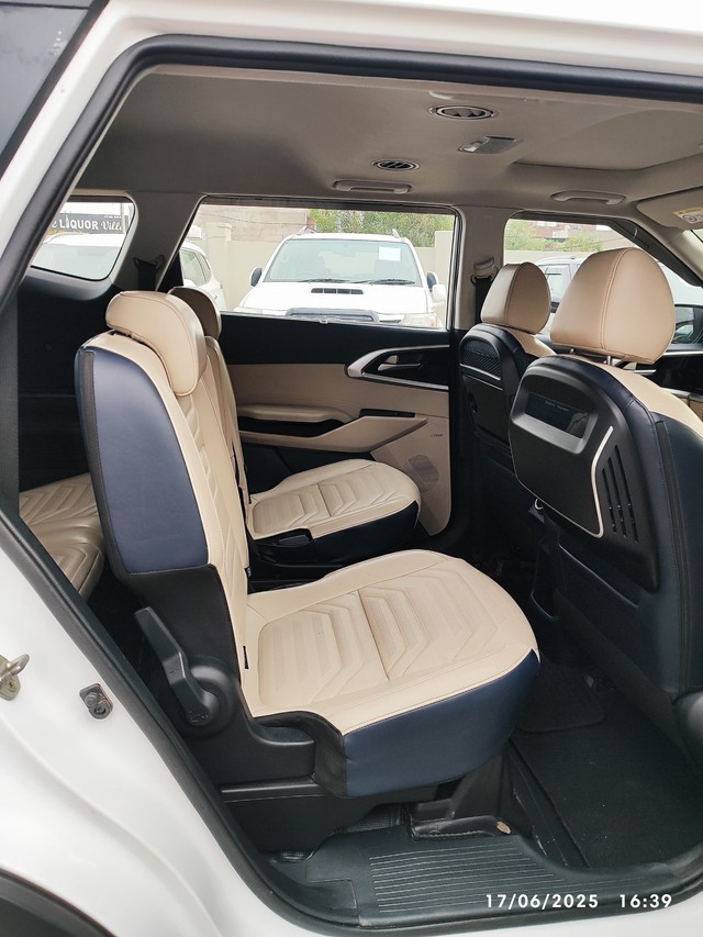 Second-hand 2022 Kia Carens Luxury Plus Diesel AT 6 STR BSVI for sale in Jaipur-4