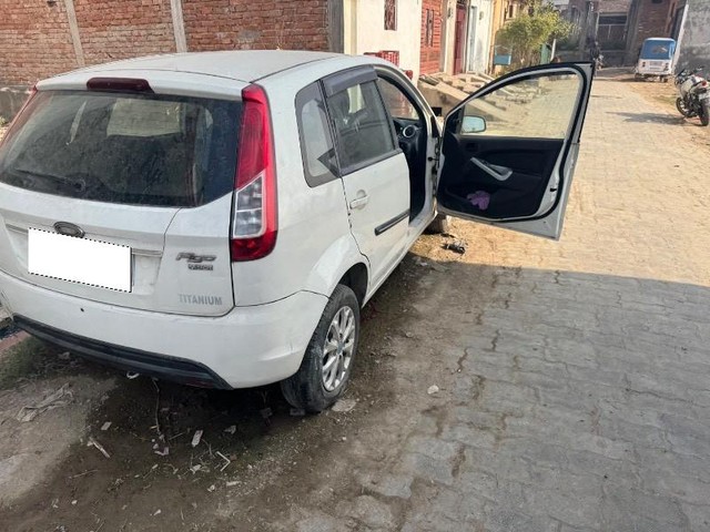 Second-hand 2014 Ford Figo Diesel Titanium for sale in Kanpur-7