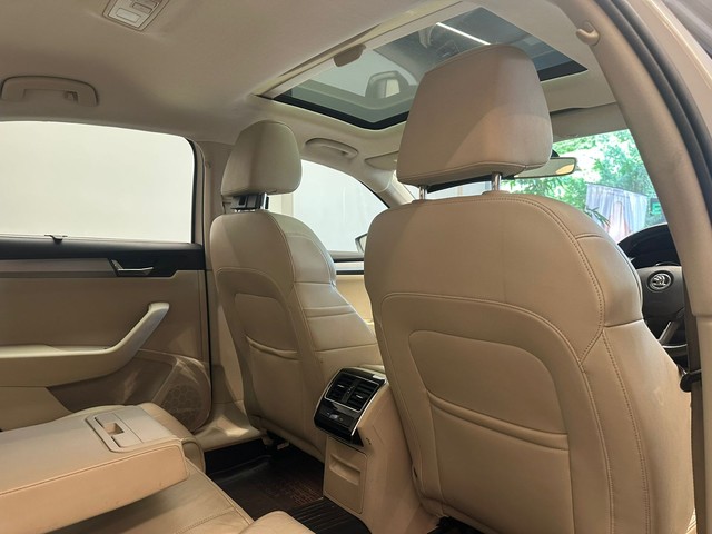 Second-hand 2018 Skoda Superb Style 1.8 TSI AT for sale in Mumbai-12