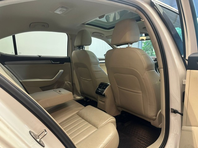 Second-hand 2018 Skoda Superb Style 1.8 TSI AT for sale in Mumbai-15