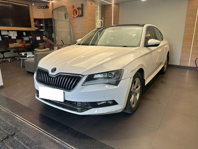 Second-hand 2018 Skoda Superb Style 1.8 TSI AT for sale in Mumbai-3