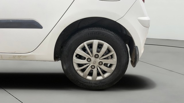 Second-hand 2015 Hyundai i10 Sportz 1.1L for sale in Greater Noida-26