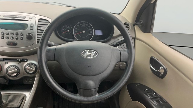 Second-hand 2015 Hyundai i10 Sportz 1.1L for sale in Greater Noida-12