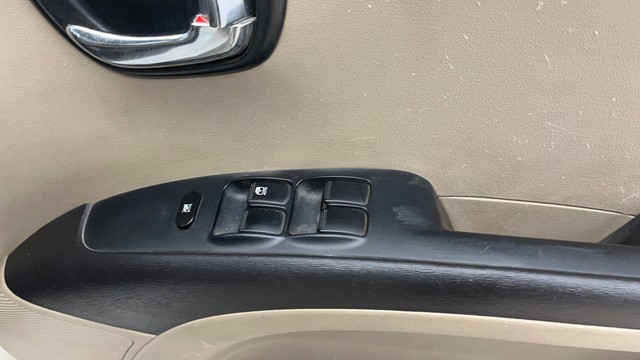 Second-hand 2015 Hyundai i10 Sportz 1.1L for sale in Greater Noida-17