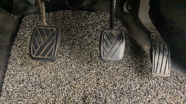 Second-hand 2016 Maruti Swift LXI for sale in Ahmedabad-14