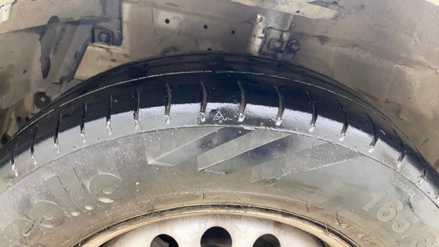 Second-hand 2016 Maruti Swift LXI for sale in Ahmedabad-30