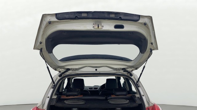 Second-hand 2016 Maruti Swift LXI for sale in Ahmedabad-20