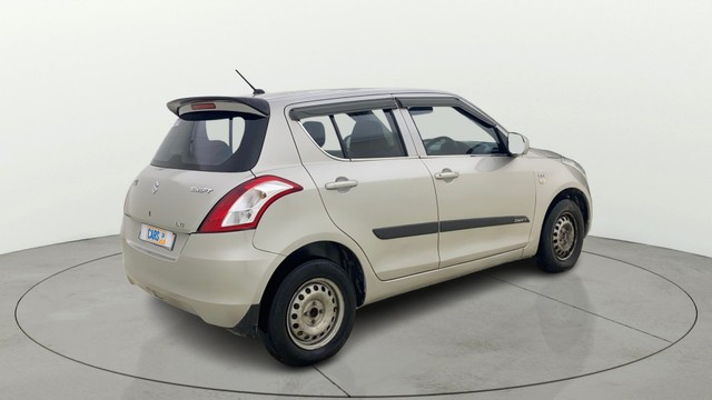 Second-hand 2016 Maruti Swift LXI for sale in Ahmedabad-2