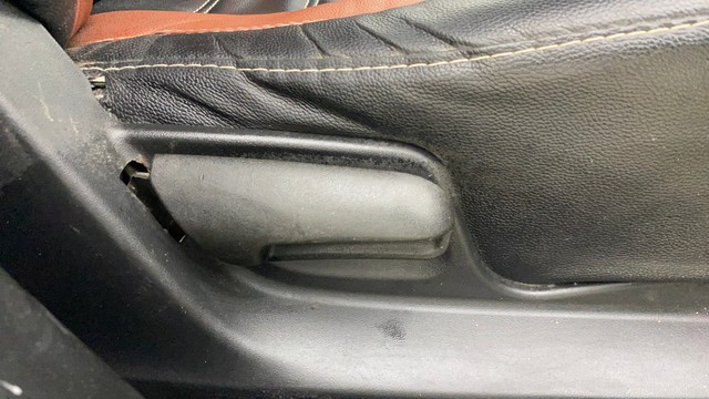 Second-hand 2016 Maruti Swift LXI for sale in Ahmedabad-18