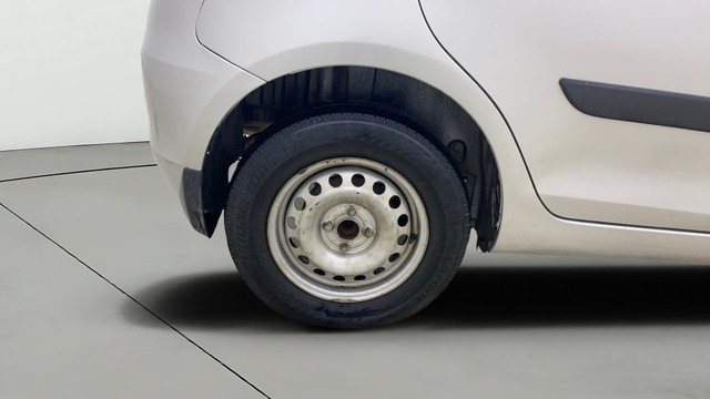 Second-hand 2016 Maruti Swift LXI for sale in Ahmedabad-24