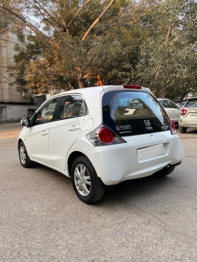 Second-hand 2015 Honda Brio VX O for sale in New Delhi-3
