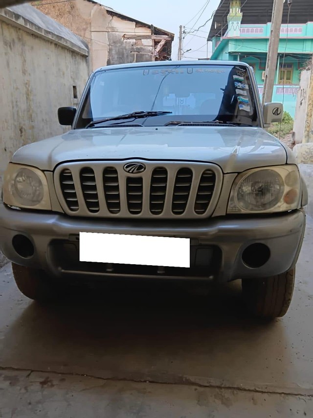 Second-hand 2004 Mahindra Scorpio 2.6 SLX Turbo 7 Seater for sale in Vadodara-2