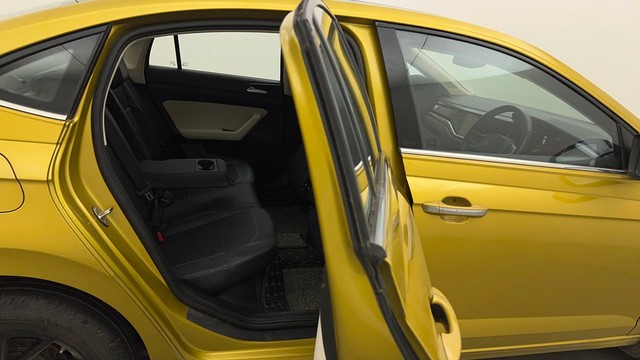 Second-hand 2022 Volkswagen Virtus GT Plus DSG ES for sale in Mumbai-28