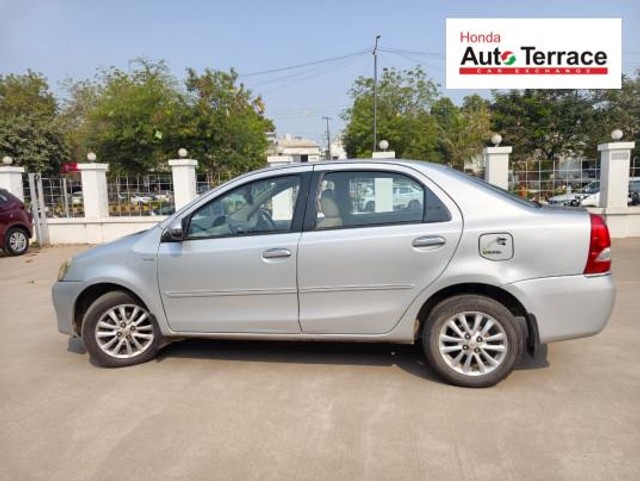 Second-hand 2015 Toyota Etios VXD for sale in Vadodara-2