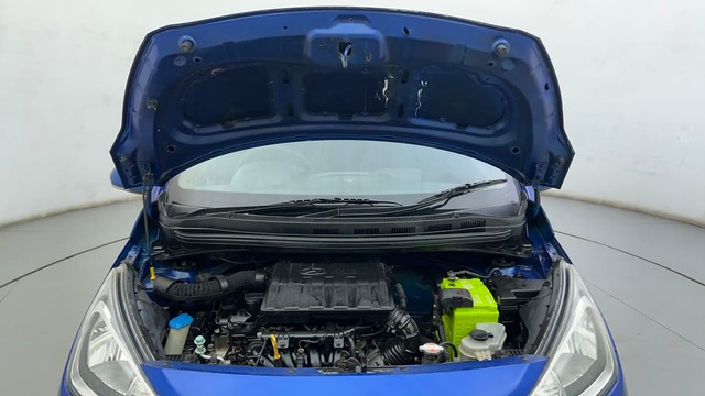 Second-hand 2014 Hyundai Xcent Petrol for sale in Ahmedabad-8