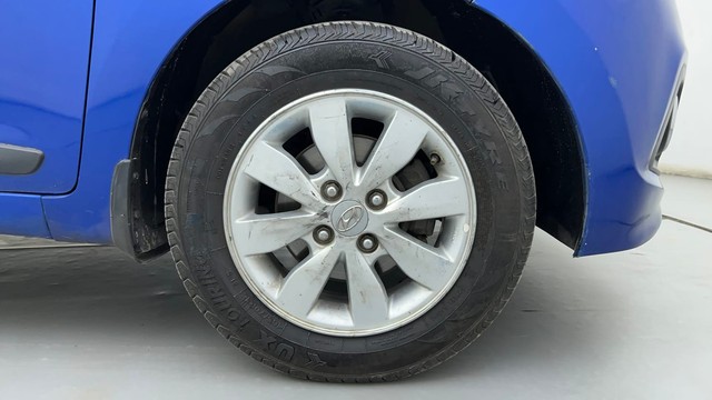 Second-hand 2014 Hyundai Xcent Petrol for sale in Ahmedabad-17