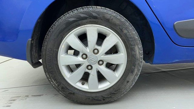 Second-hand 2014 Hyundai Xcent Petrol for sale in Ahmedabad-18