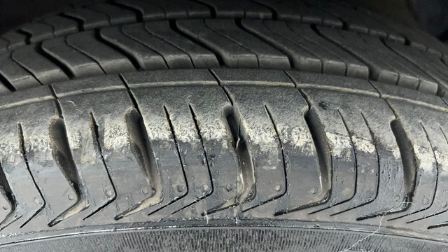 Second-hand 2014 Hyundai Xcent Petrol for sale in Ahmedabad-36