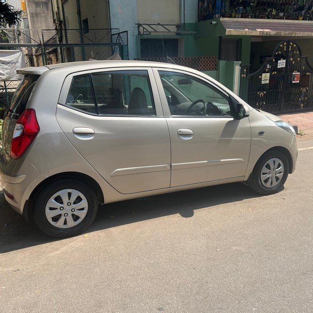 Second-hand 2012 Hyundai i10 Sportz for sale in Bangalore-3