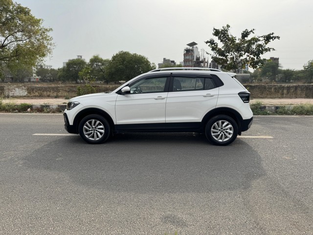 Second-hand 2022 Volkswagen Taigun 1.0 TSI Highline AT BSVI for sale in New Delhi-3