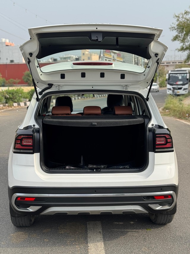 Second-hand 2022 Volkswagen Taigun 1.0 TSI Highline AT BSVI for sale in New Delhi-12