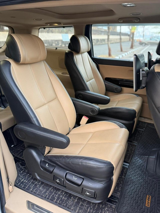 Second-hand 2020 Kia Carnival Limousine for sale in Mumbai-11