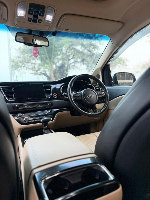 Second-hand 2020 Kia Carnival Limousine for sale in Mumbai-17