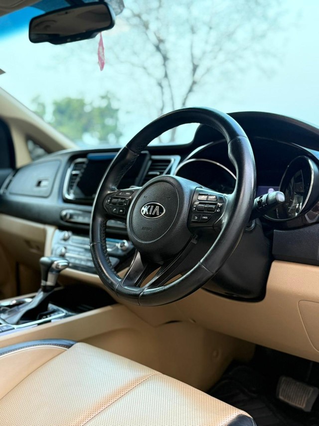 Second-hand 2020 Kia Carnival Limousine for sale in Mumbai-5