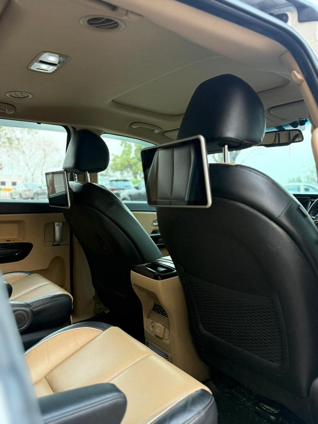 Second-hand 2020 Kia Carnival Limousine for sale in Mumbai-9