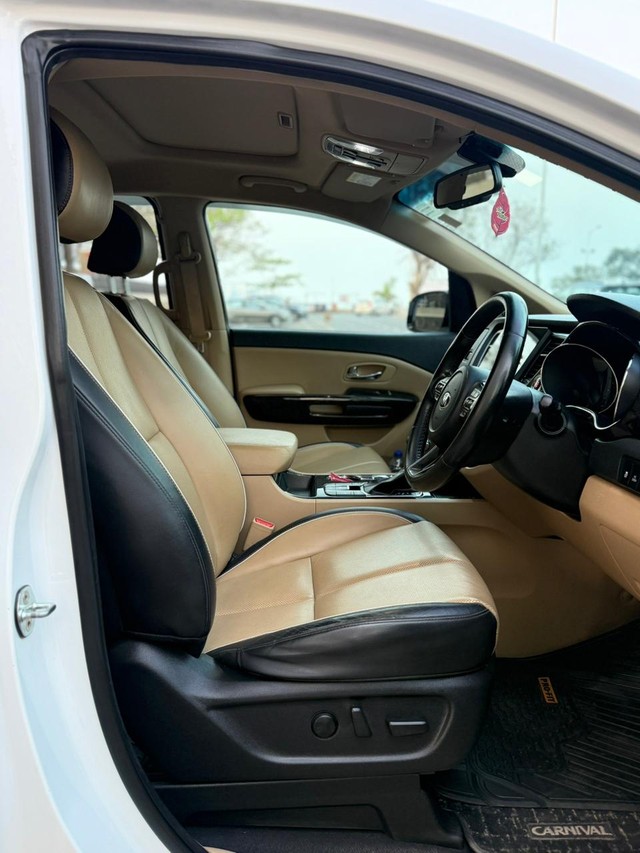 Second-hand 2020 Kia Carnival Limousine for sale in Mumbai-7