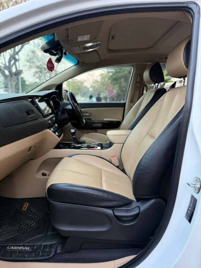 Second-hand 2020 Kia Carnival Limousine for sale in Mumbai-13