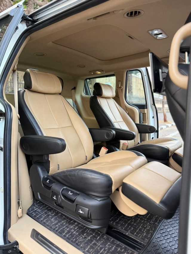 Second-hand 2020 Kia Carnival Limousine for sale in Mumbai-14