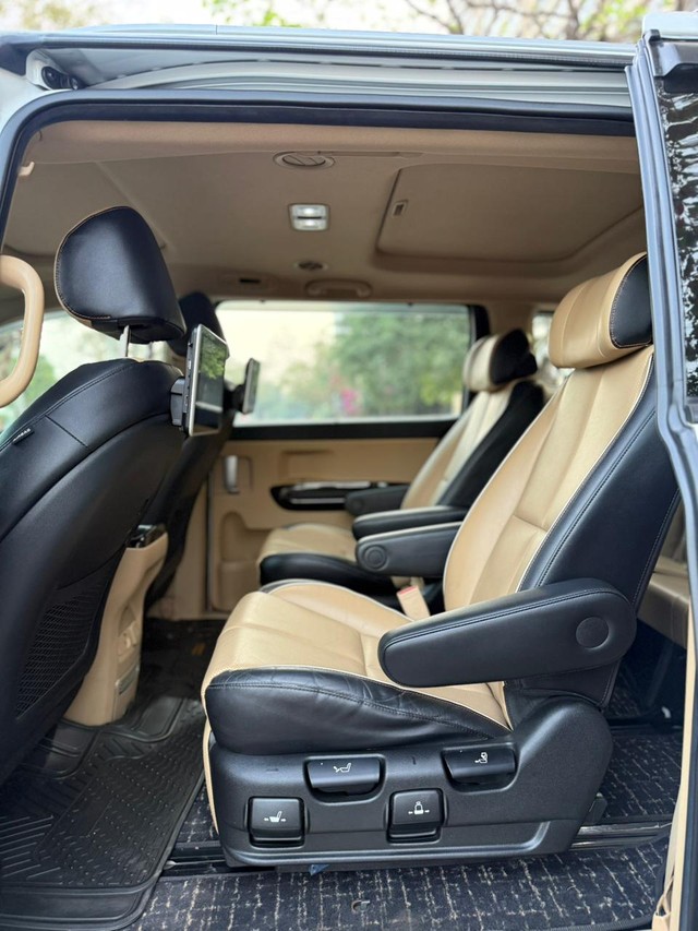 Second-hand 2020 Kia Carnival Limousine for sale in Mumbai-12