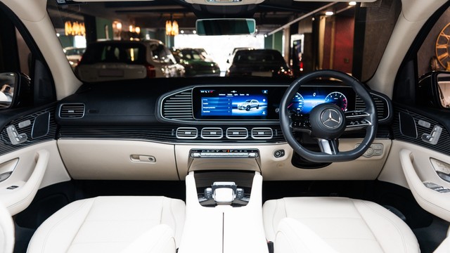 Second-hand 2024 Mercedes-Benz GLS 450 4matic for sale in New Delhi-17