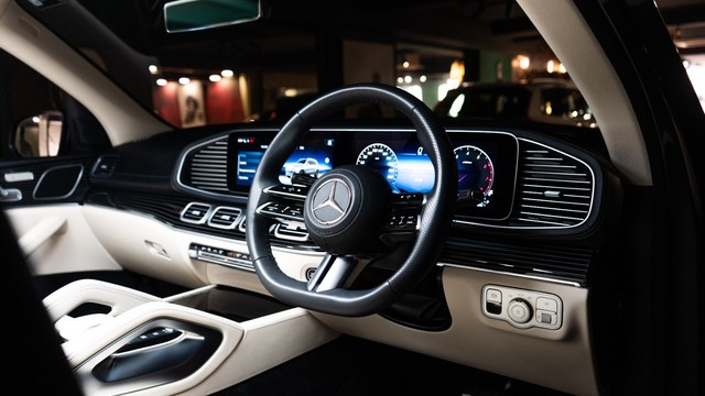 Second-hand 2024 Mercedes-Benz GLS 450 4matic for sale in New Delhi-8