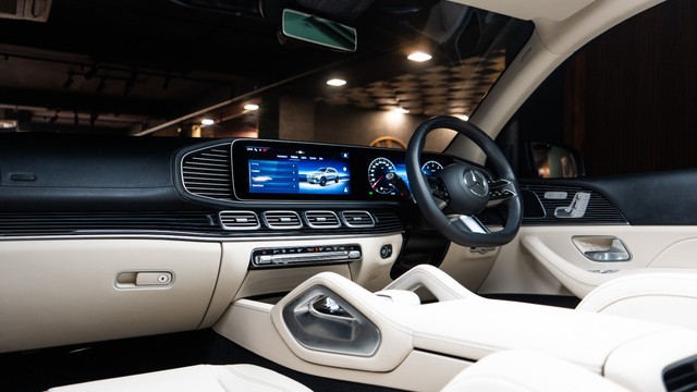 Second-hand 2024 Mercedes-Benz GLS 450 4matic for sale in New Delhi-5