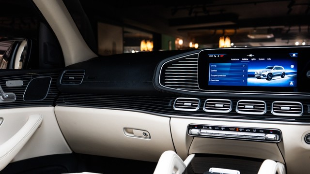 Second-hand 2024 Mercedes-Benz GLS 450 4matic for sale in New Delhi-6