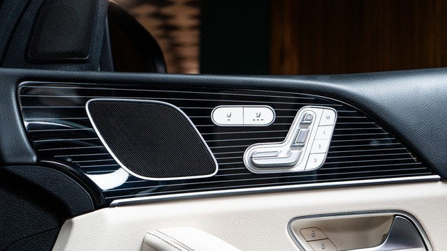 Second-hand 2024 Mercedes-Benz GLS 450 4matic for sale in New Delhi-19