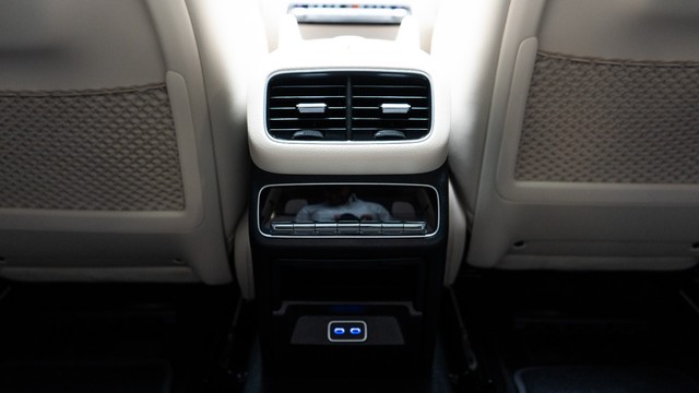 Second-hand 2024 Mercedes-Benz GLS 450 4matic for sale in New Delhi-12