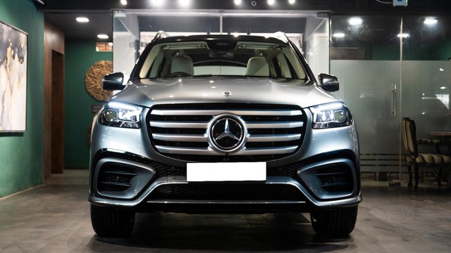 Second-hand 2024 Mercedes-Benz GLS 450 4matic for sale in New Delhi-3