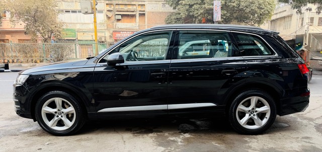 Second-hand 2018 Audi Q7 45 TDI Quattro Premium Plus for sale in New Delhi-2