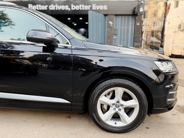 Second-hand 2018 Audi Q7 45 TDI Quattro Premium Plus for sale in New Delhi-8