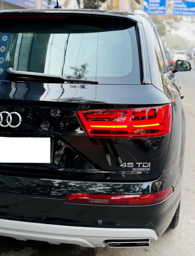 Second-hand 2018 Audi Q7 45 TDI Quattro Premium Plus for sale in New Delhi-7