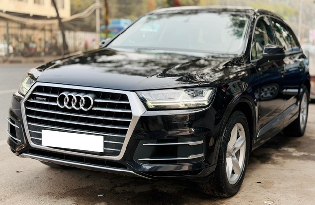 Second-hand 2018 Audi Q7 45 TDI Quattro Premium Plus for sale in New Delhi-3