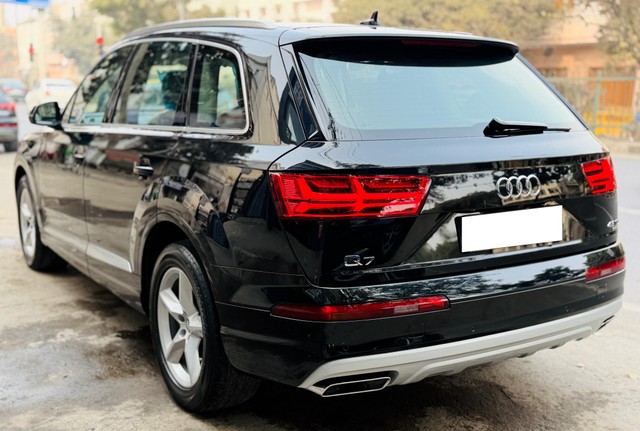 Second-hand 2018 Audi Q7 45 TDI Quattro Premium Plus for sale in New Delhi-25