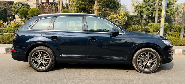 Second-hand 2016 Audi Q7 45 TDI Quattro Technology for sale in New Delhi-24