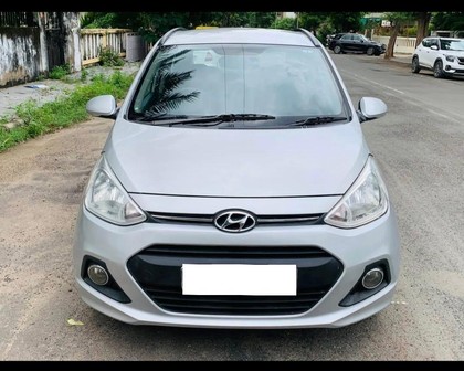 Second-hand 2016 Hyundai Grand i10 Sportz for sale in Ahmedabad