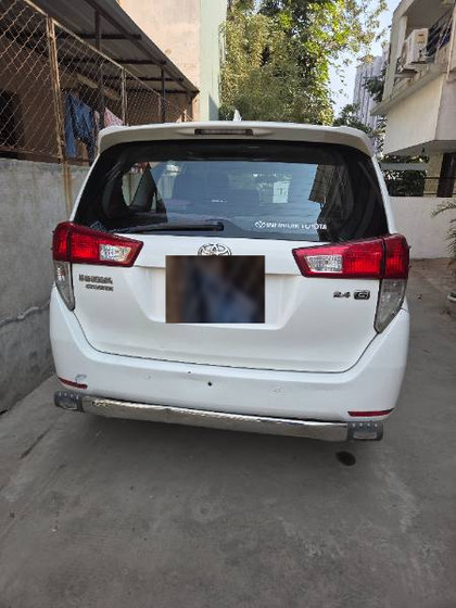 Toyota Innova Crysta 2.4 G MT 8S BSIV Second-hand 2017 Toyota Innova Crysta 2.4 G MT 8S BSIV for sale in Ahmedabad