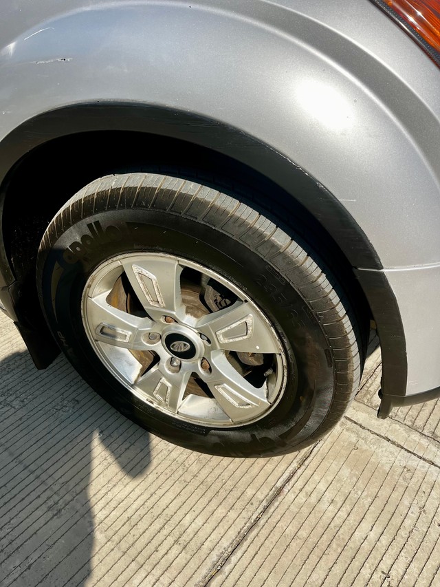 Second-hand 2012 Mahindra XUV500 W8 2WD for sale in Ahmedabad-6